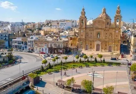 Two Bedroom With Balcony, Wifi And Ac Msida