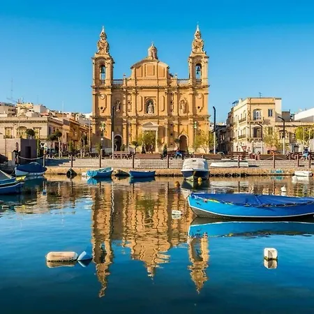 Two Bedroom With Balcony, Wifi And Ac Msida